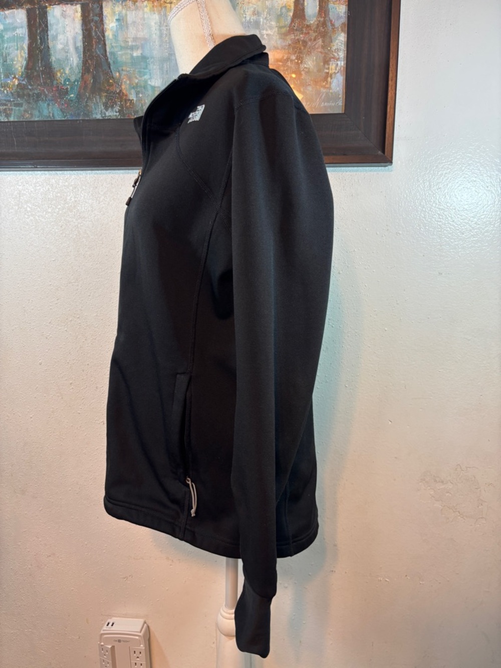 The North Face Black Full-Zip Softshell Jacket - Picture 2 of 6